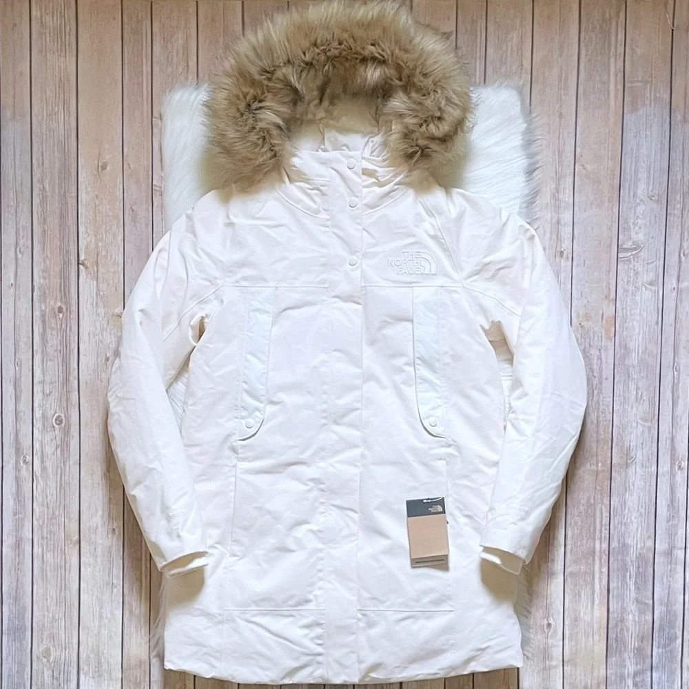 The North Face Women’s New Outerboroughs Parka - Picture 2 of 10